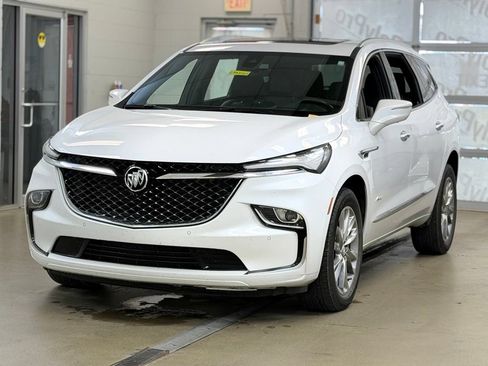 Used 2024 Buick Enclave Avenir AWD/4WD image 3