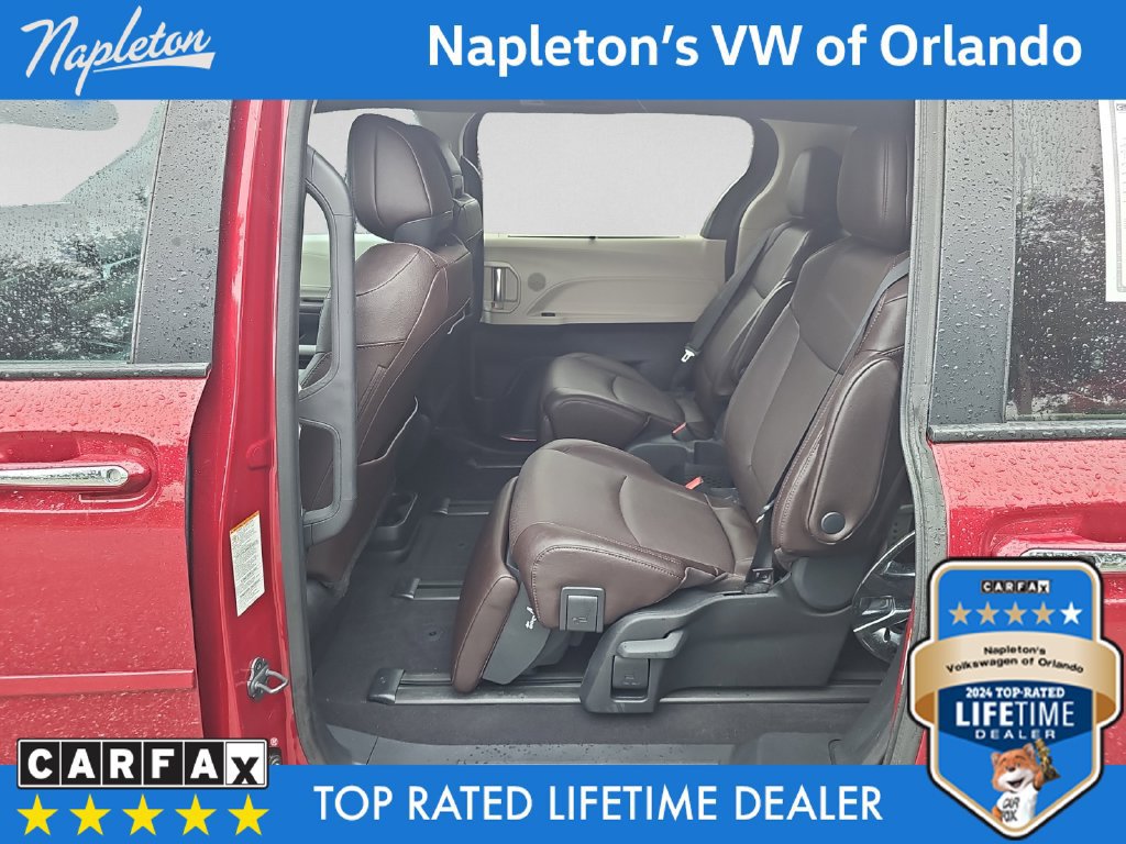 Used 2024 Toyota Sienna Platinum FWD image 29