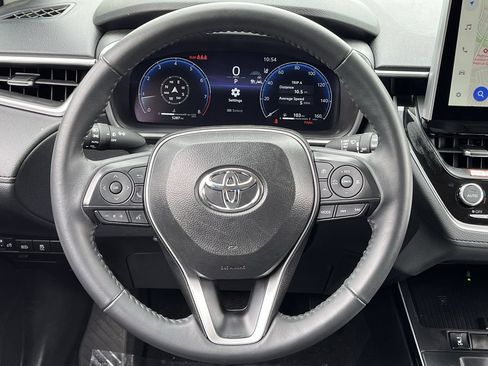 Used 2026 Toyota Corolla Cross XLE w/ Convenience Package FWD image 11
