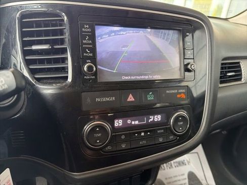 Used 2018 Mitsubishi Outlander ES AWD/4WD image 31
