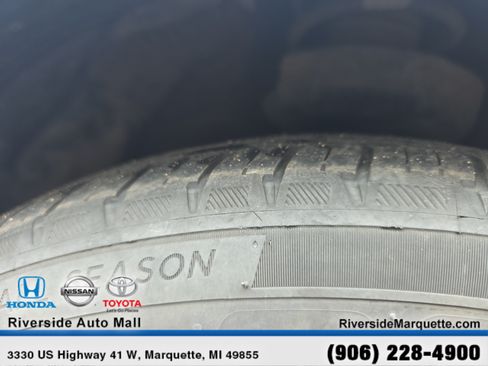 Used 2023 Toyota Prius XLE AWD/4WD image 12