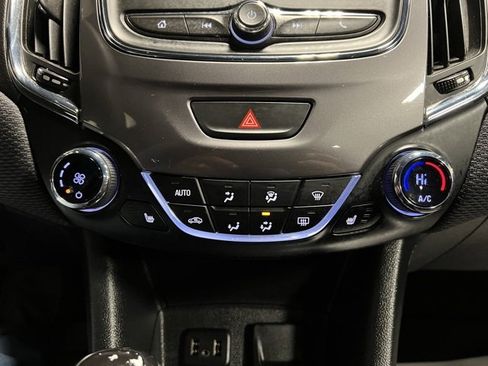 Used 2019 Chevrolet Cruze LT image 39