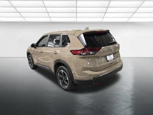 Used 2024 Nissan Rogue SV AWD/4WD image 6