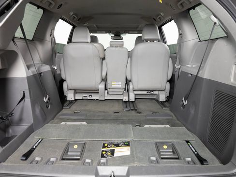 Used 2019 Toyota Sienna XLE FWD image 22