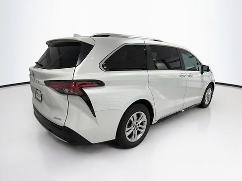 Certified 2026 Toyota Sienna Limited FWD image 6