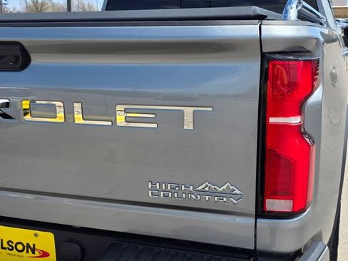 Used 2025 Chevrolet Silverado 2500 High Country w/ Technology Package AWD/4WD image 12
