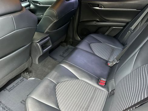 Used 2022 Toyota Camry SE image 4