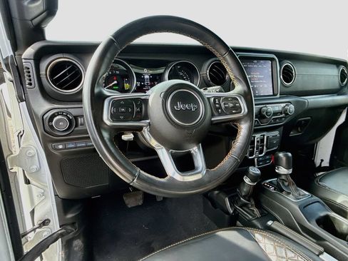 Used 2022 Jeep Wrangler Unlimited Sahara AWD/4WD image 12