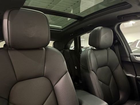 Certified 2026 Porsche Macan AWD/4WD image 27