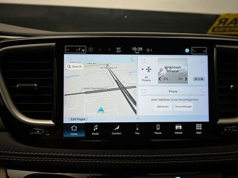 Used 2024 Chrysler Pacifica Select image 23