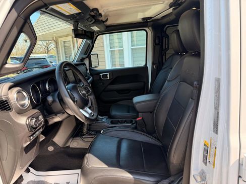 Used 2023 Jeep Wrangler Sahara w/ Cold Weather Group image 17