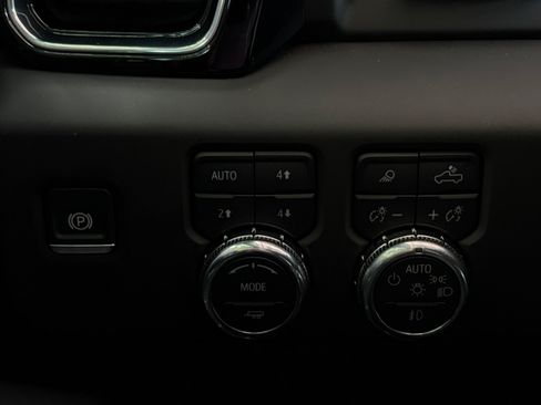 Used 2025 GMC Sierra 1500 Denali AWD/4WD image 26