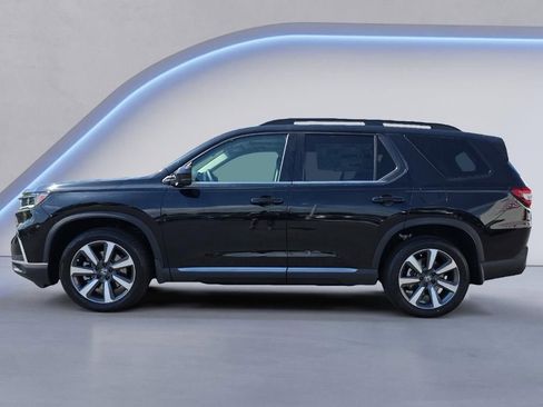 New 2025 Honda Pilot Touring image 3