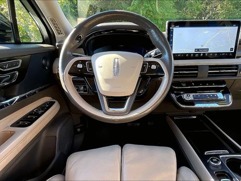 Used 2023 Lincoln Corsair Reserve w/ Equipment Group 202A AWD/4WD image 5