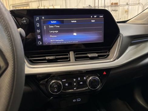 Used 2025 Chevrolet Trax LT image 18