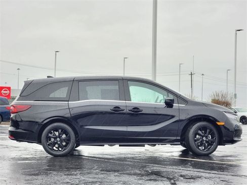 Used 2023 Honda Odyssey Sport image 9