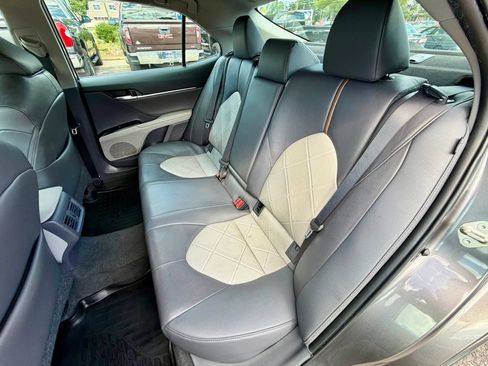 Used 2019 Toyota Camry XLE FWD image 9