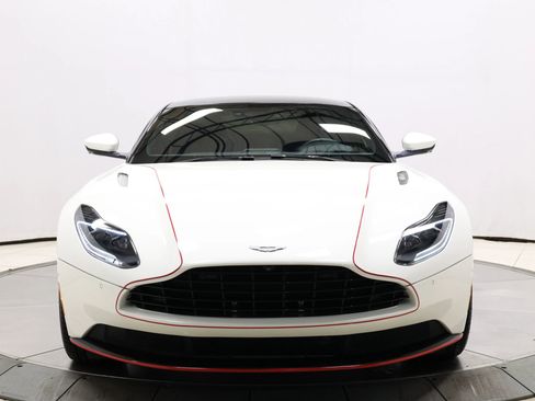 Used 2018 Aston Martin DB11 Coupe image 78
