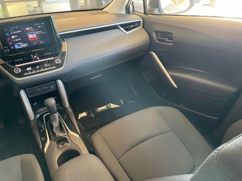 Used 2025 Toyota Corolla Cross LE image 33