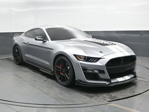 Used 2022 Ford Mustang Shelby GT500 w/ Technology Package RWD image 5