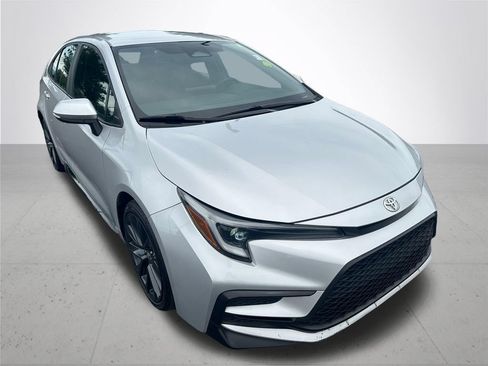 Used 2023 Toyota Corolla SE FWD image 5