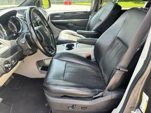 Used 2019 Dodge Grand Caravan SXT FWD image 9
