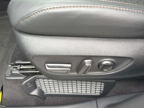 Certified 2025 Toyota Sienna Platinum FWD image 25
