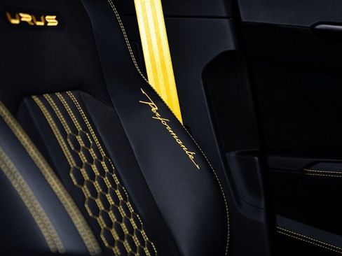 Used 2023 Lamborghini Urus Performante AWD/4WD image 19