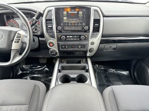 Used 2020 Nissan Titan SV image 2