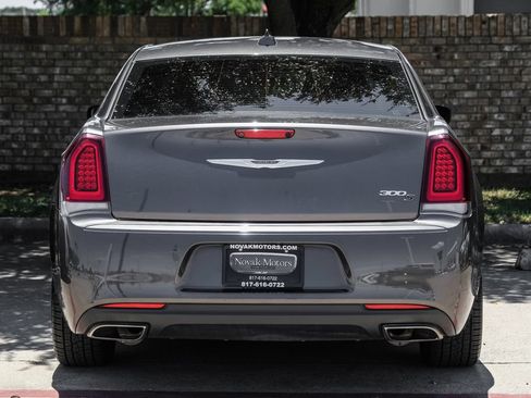 Used 2019 Chrysler 300 S RWD image 18