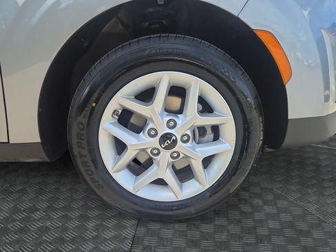 Used 2025 Kia Soul LX w/ LX Technology Package FWD image 35