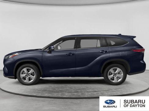 Used 2022 Toyota Highlander L FWD image 3
