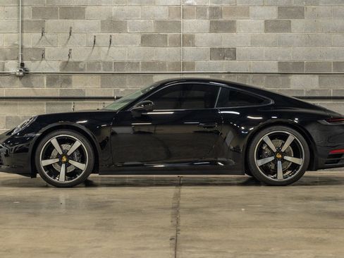 Used 2020 Porsche 911 Carrera RWD image 4