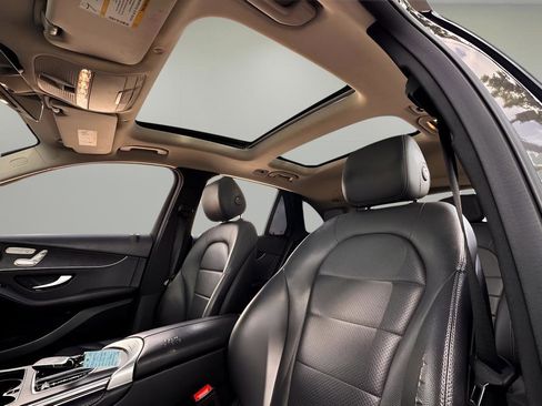 Used 2021 Mercedes-Benz GLC 300 w/ Premium Package image 20