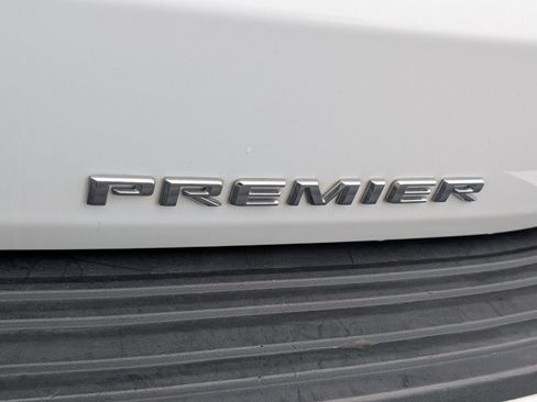 Used 2024 Chevrolet Suburban Premier RWD image 10