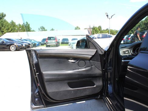 Used 2014 BMW 550i Gran Turismo xDrive image 29