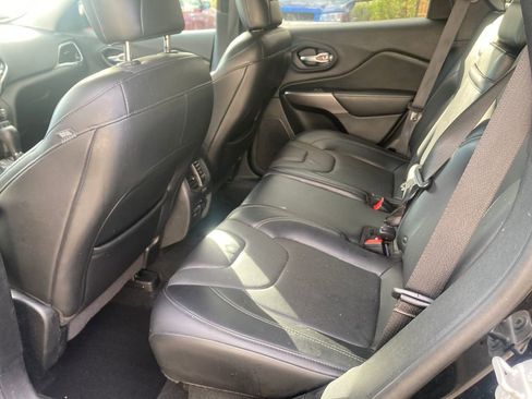 Used 2019 Jeep Cherokee Limited image 29