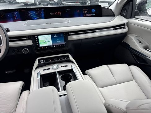 New 2026 Lincoln Navigator L Reserve AWD/4WD image 31