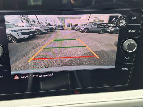 New 2026 Volkswagen Taos SE image 15