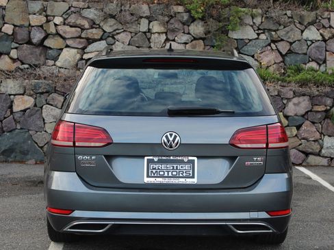 Used 2018 Volkswagen Golf S image 8