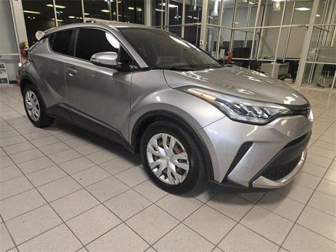 Used 2020 Toyota C-HR LE image 2