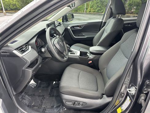 Certified 2022 Toyota RAV4 XLE w/ Convenience Package FWD image 16