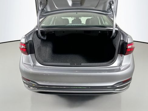 Certified 2025 Volkswagen Jetta SEL image 25