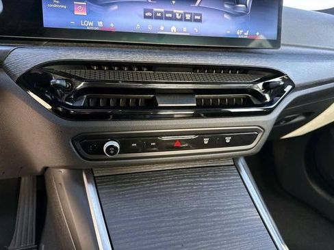 Used 2025 BMW 330i Sedan w/ Premium Package RWD image 26