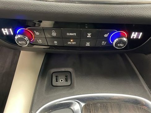 Used 2018 Buick Enclave Premium image 27