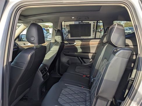 Used 2025 Volkswagen Atlas SEL Premium R-Line image 19