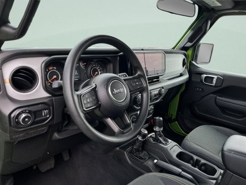 Used 2025 Jeep Wrangler Sport AWD/4WD image 19