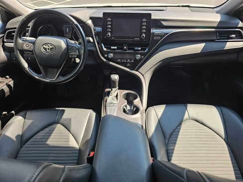 Used 2022 Toyota Camry SE FWD image 17