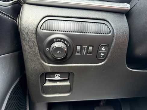 Used 2022 Jeep Wagoneer Series III AWD/4WD image 26