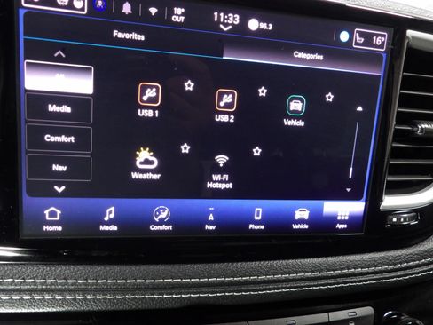 Used 2024 Chrysler Pacifica Limited FWD image 35